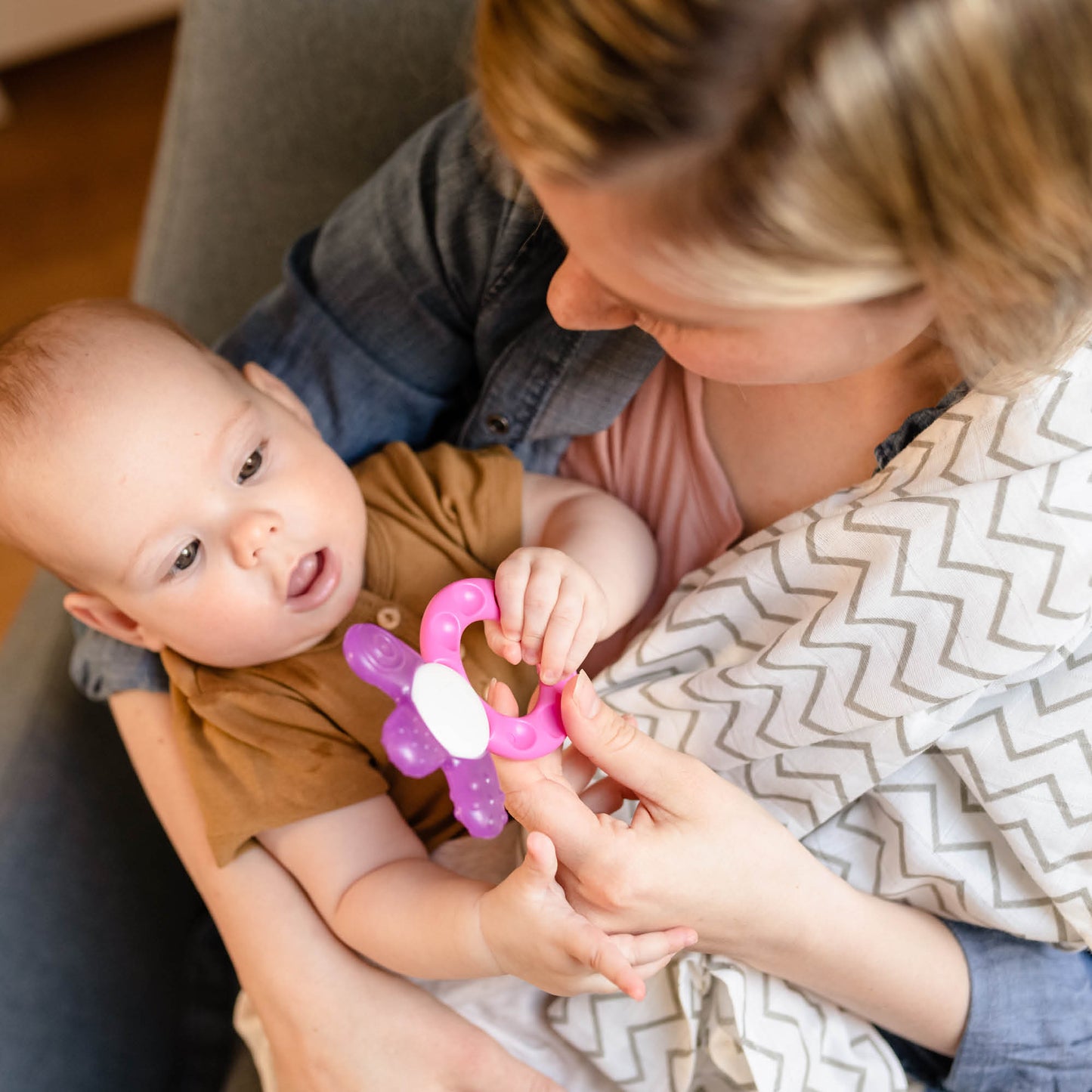 CuddleBug Muslin Cotton Swaddle Blankets (4 Pack) – Spots n' Stripes design. Made from 100% premium muslin cotton, these extra-large, breathable 4x4 ft swaddles provide lightweight comfort and cozy security for better sleep.